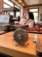 WOLFCUT | Stainless steel meat grinder plates for size 32 | with hub | 4 keyways | durable | 4mm