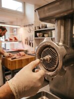 WOLFCUT | Grilles de hachoir en inox pour taille 32 | avec moyeu | 2 encoches | longue durée de vie | 6mm